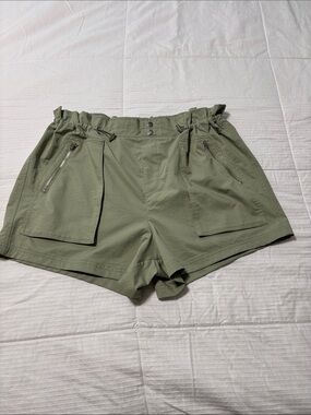 Relaxed Olive Green Cargo Shorts with Paperbag Waist